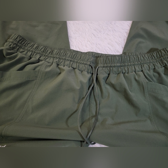 L.L. Bean Women's Olive Venture Stretch Ankle Pants 3X - Picture 12 of 16